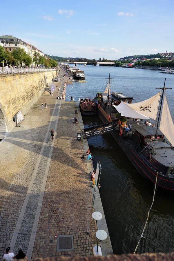 Maximilian Central * Praha